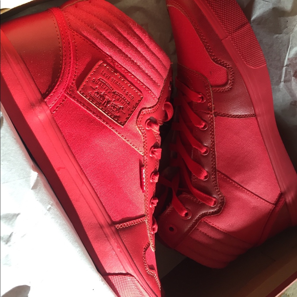 Levi’s wilshire mono red high tops Size 12